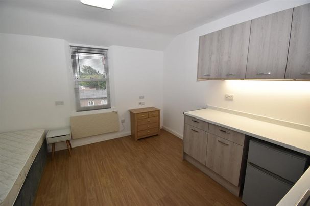 Studio to rent - Photo 1