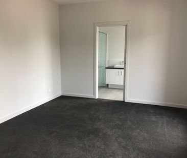 3 BEDROOM TOWNHOUSE - Photo 3