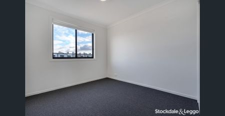 Modern 3 Bedroom Townhouse! - Photo 4