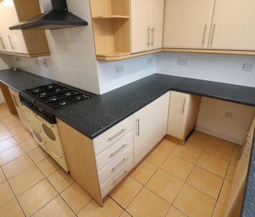 3 bedroom semi-detached house to rent - Photo 5