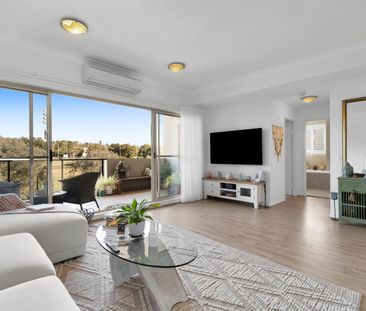 Light-filled two-bedroom apartment in convenient location - Photo 1