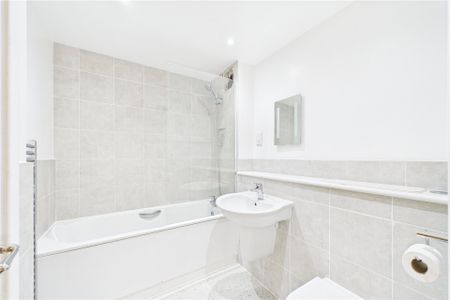 2 bedroom Flat in Ogden Park, Berkshire - Photo 5