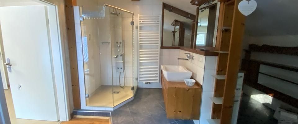 Wohnung mit Doppelgarage/ Lager in Alleinlage zu vermieten! - Foto 1