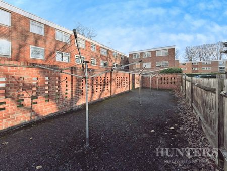 2 bedroom Flat To Let - Photo 2