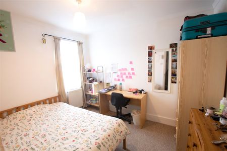 6 bedroom terraced house to rent - Photo 4