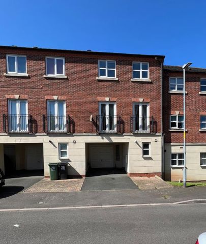 1 bedroom in a house share to rent - Photo 2