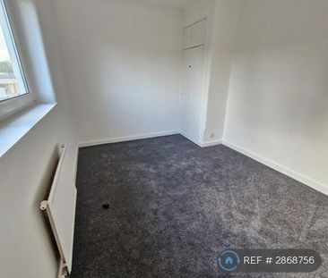 3 bedroom flat to rent - Photo 3