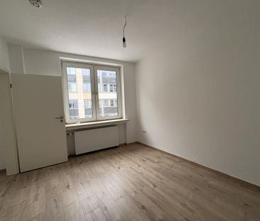 Sanierte 1-Zimmer-Wohnung in zentraler Lage mit Laminat, neuem Dusc... - Photo 3