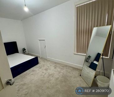 3 bedroom end of terrace house to rent - Photo 3