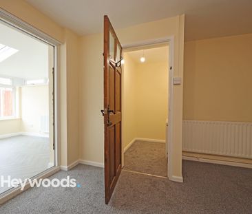 3 bed town house to rent in Rothesay Avenue, Newcastle under Lyme - Photo 5