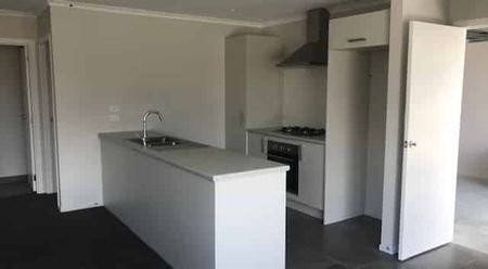 Sunny 3 bedroom house for rent!! - Photo 3