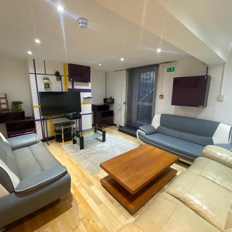 6 bedroom house share to rent - Photo 1