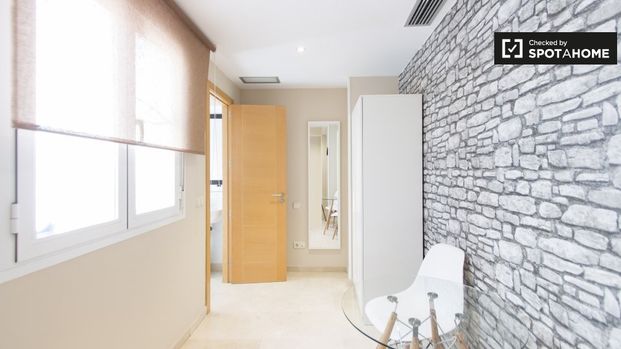 madrid, Community of Madrid 28013 - Photo 1