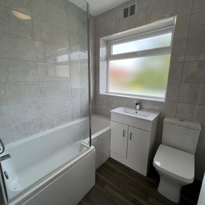 2 bedroom semi-detached house to rent - Photo 3