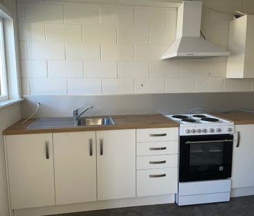 Tidy Unit Close to Town - Photo 2