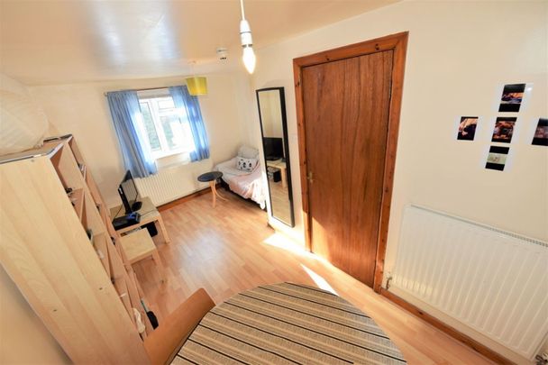 1 bedroom Flat in Flat G, Leeds - Photo 1