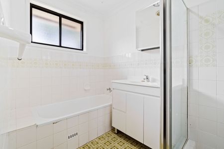 Neat and Tidy Three Bedroom Home with Airconditioning - Photo 4