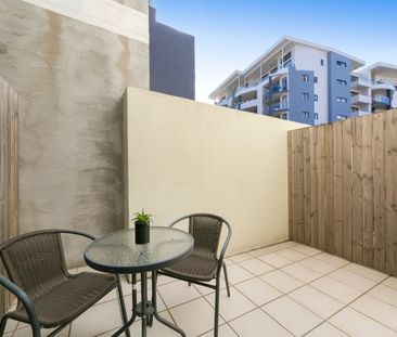 Self Contained & Fully Furnished! - Photo 4