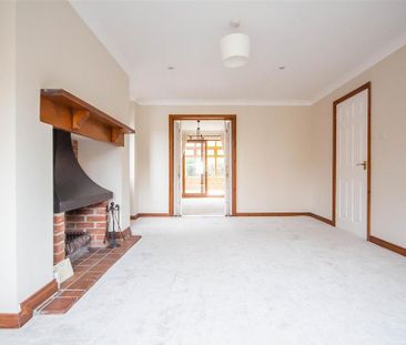 4 bedroom detached house to rent - Photo 1