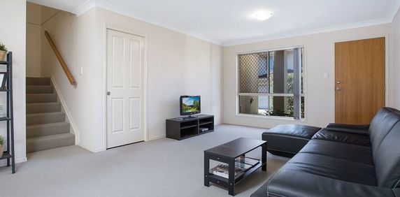 OWNER PAYS WATER BILL- Great location Unit in Mansfield State School Catchment - Photo 2