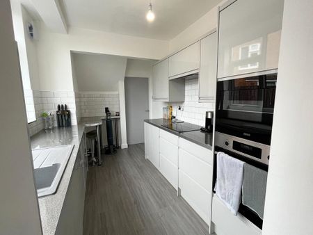 3 bedroom semi-detached house to rent - Photo 3