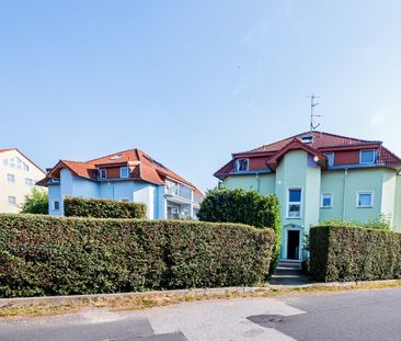 Frisch modernisierte Maisonettewohnung inkl. Pkw-Stellplatz, nahe Autobahn und Flughafen. - Photo 1