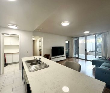 Newly renovated spacious 2 BED 2 BATH 2 CAR PARKS One Storage APART... - Photo 2