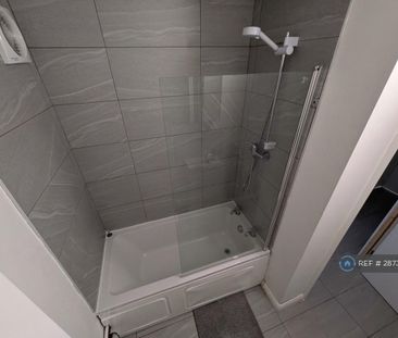 1 bedroom in a house share to rent - Photo 6