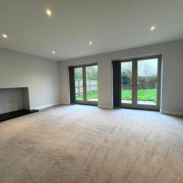 4 bedroom detached house to rent - Photo 1