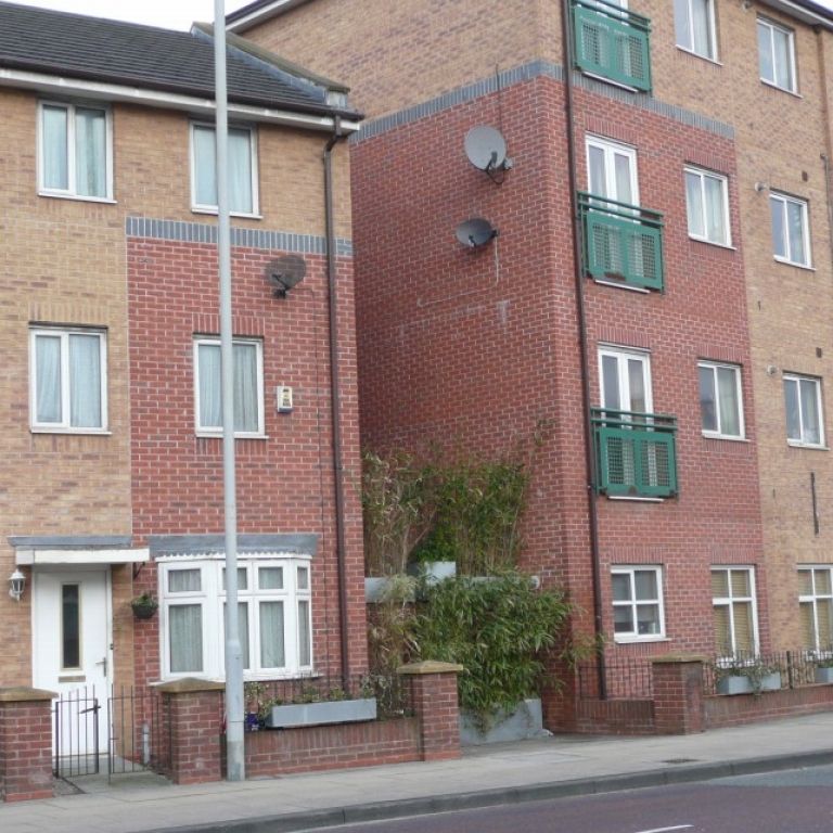 Chorlton Road, Hulme, Manchester. M15 4AU. - Photo 1