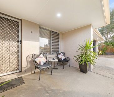 Stylish 3-Bedroom Townhouse in Peaceful Bridgeman Manor Complex - Photo 3