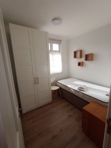 Room in a Shared House, Kingsway, SW14 - Photo 3