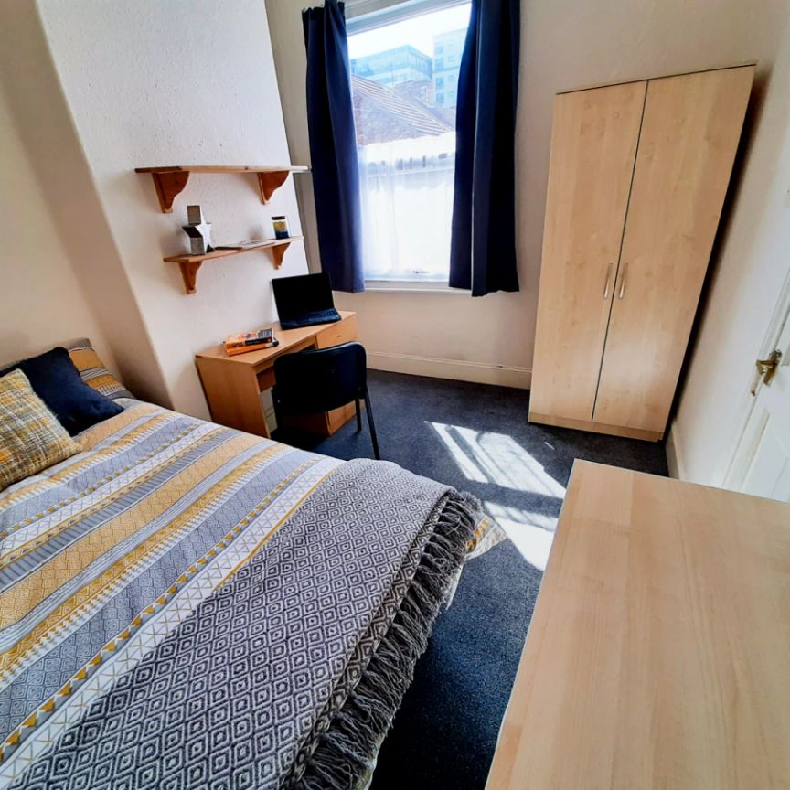 3 Bedrooms 1 bathroom - Photo 1