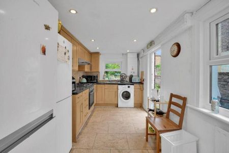6 bedroom terraced house to rent - Photo 4