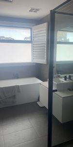 Altona North - Photo 3