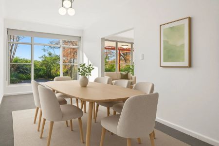 Classic family home in private setting - Photo 2