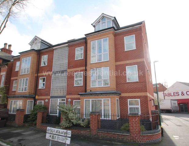 Castle Boulevard, Lenton, England - Photo 1