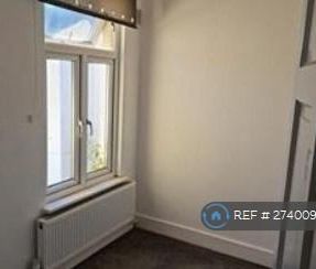 4 bedroom terraced house to rent - Photo 2