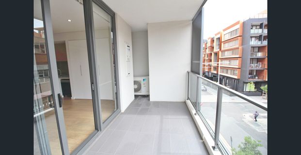 LUXURY TWO BEDROOM+STUDY APARTMENT NEAR STATION - Photo 1