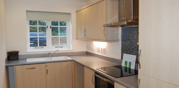 2 bedroom semi-detached house to rent - Photo 2