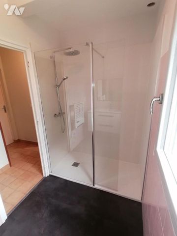 A LOUER A LAILLE- LIMITROPHE BRUZ- Maison de type longère rénovée partiellement de type 5/6, co... - Photo 5