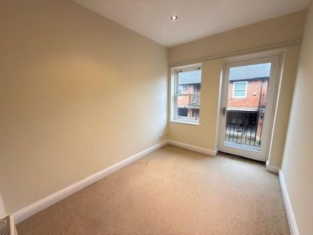 3 bedroom mews to rent - Photo 5