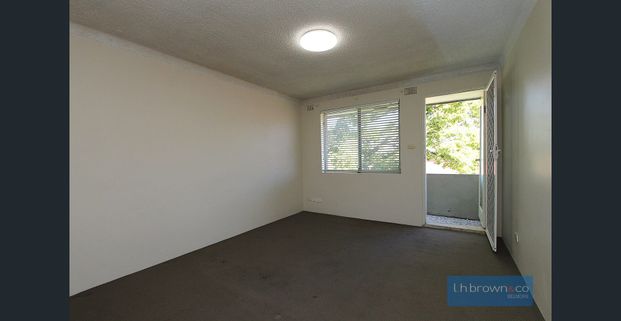 SPACIOUS ONE BEDROOM UNIT!! - Photo 1