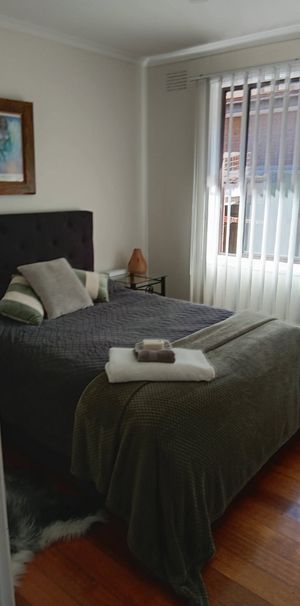 Tullamarine - Photo 1