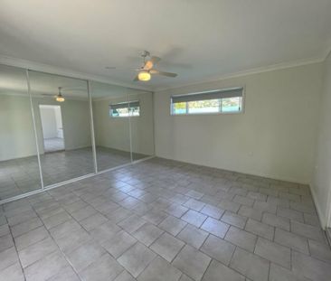 Renovated 1 bedroom granny flat with shared inground swimming pool - Photo 5