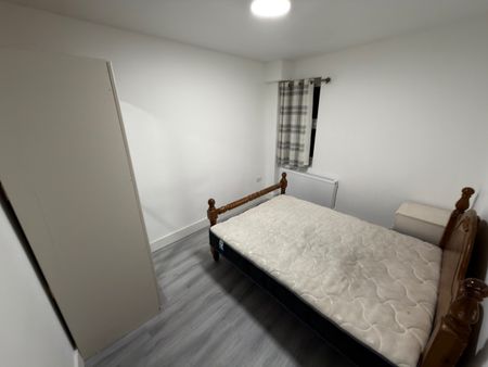 6 Bed End Terrace, Prince Regent Lane, E13 - Photo 2