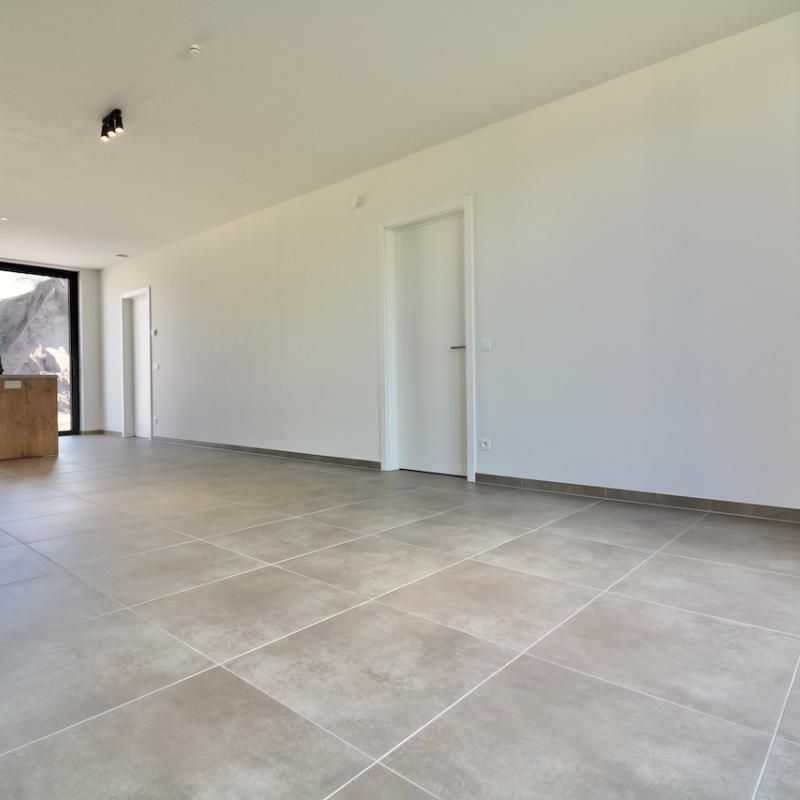 Nieuwbouwwoning met 4 slp, tuin en autostaanplaats in het Edward Poppe Woonpark voor 1.195 EUR/mmnd - Photo 1
