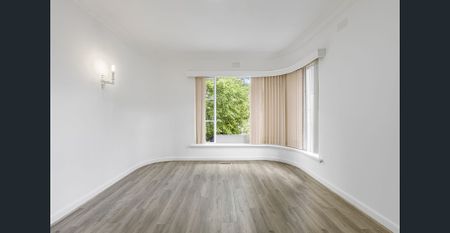 Charming 1950s Family Home - Photo 4