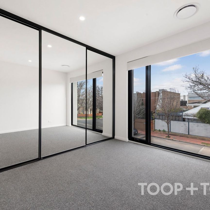 Brand New Brompton Townhouse Available Now - Photo 1