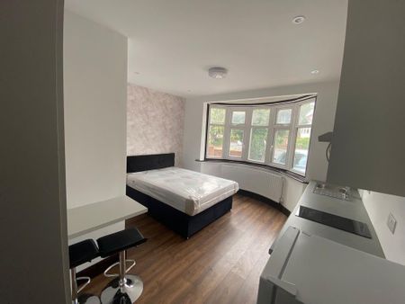 Studio to rent - Photo 2